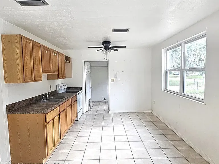1703 Rainbow Ave — Photo 4