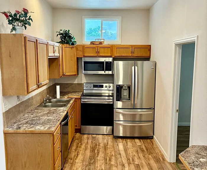 1342 N Washington Ave — Photo 4