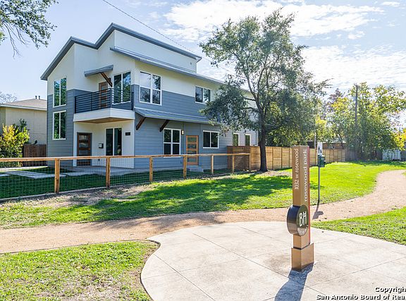 2nd image of 1022 W Rosewood Ave