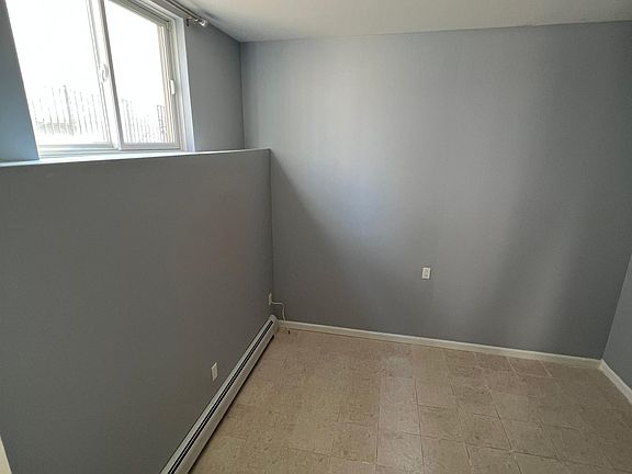 5th image of 251 Carteret St #Basement