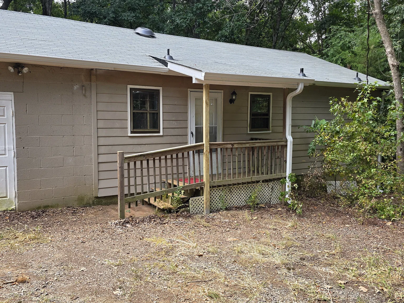 14300 Fountain Ln — Photo 1