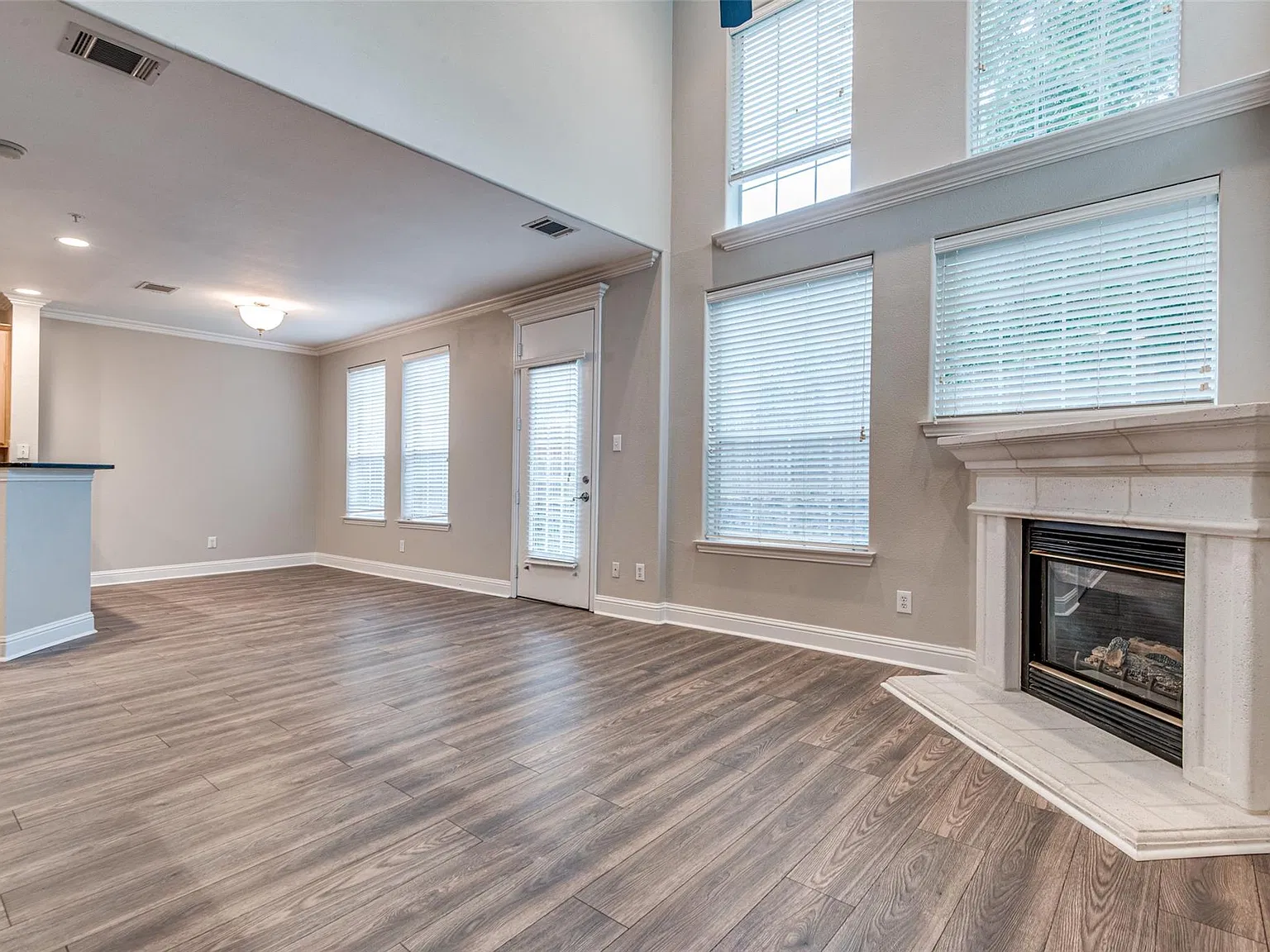 3 bed, 2.5 bath, 1738 sqft, $2,800 — Photo 4
