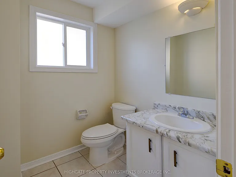 654 Brougham Pl #MAIN UPPER — Photo 4