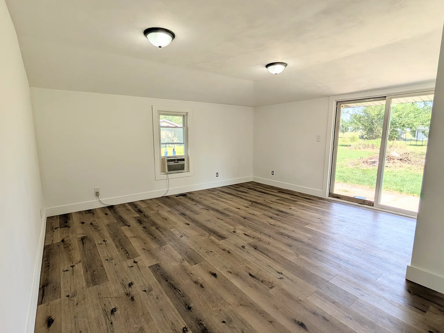 3 bed, 1444 sqft, $1,250 — Photo 2