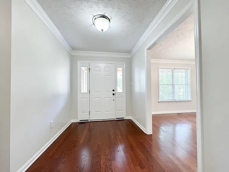 257 Lakeside Ln — Photo 4
