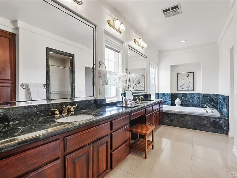 2821 Copa De Oro Dr — Photo 29