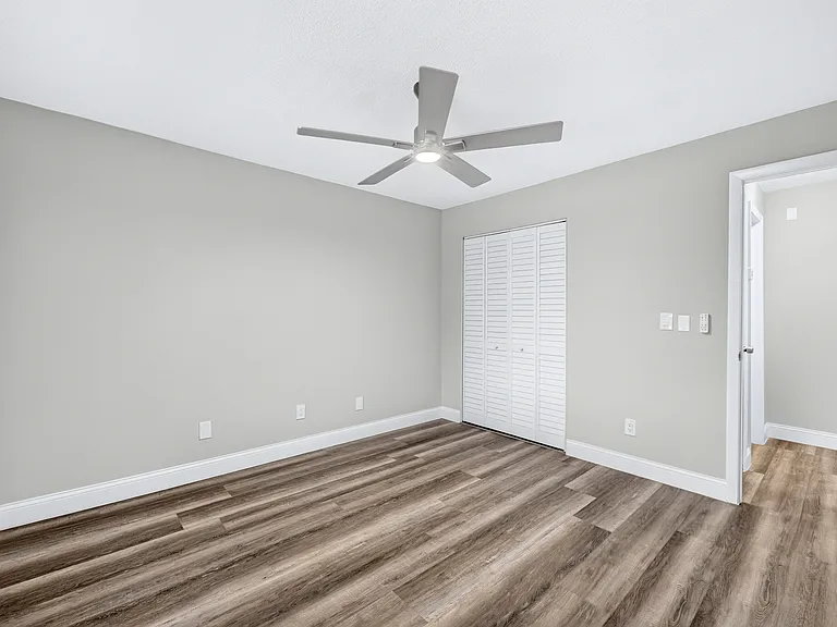 6363 Bonnie Bay Cir N — Photo 14