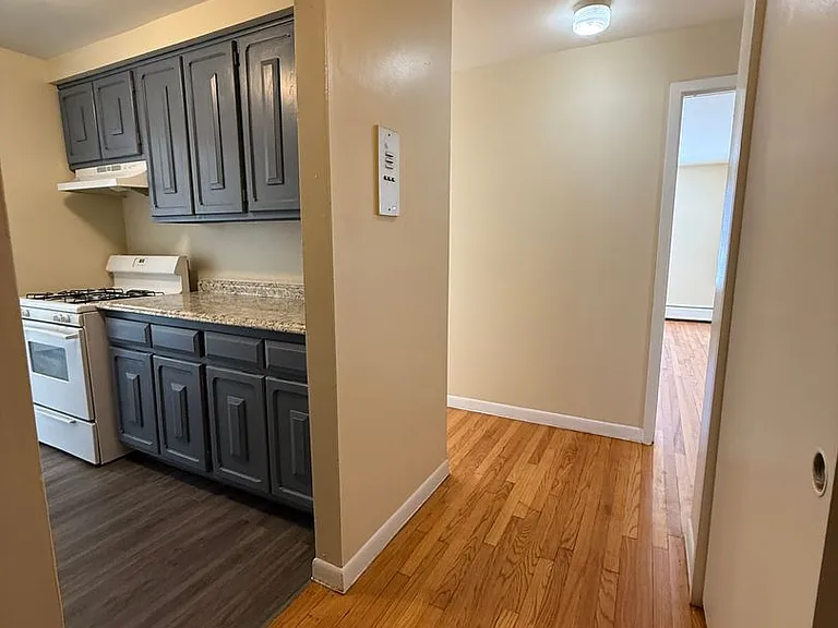377 Stanley St — Photo 2