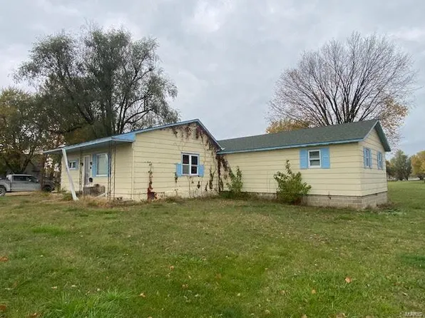 406 E Maple St, Shelbina, MO 63468