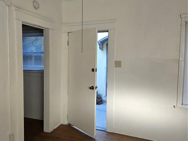 551 W 10th St #9 — Photo 6