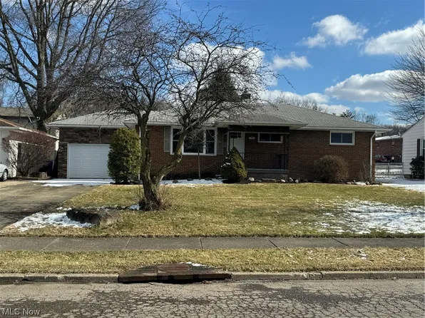 927 Gary Ave, Girard, OH 44420