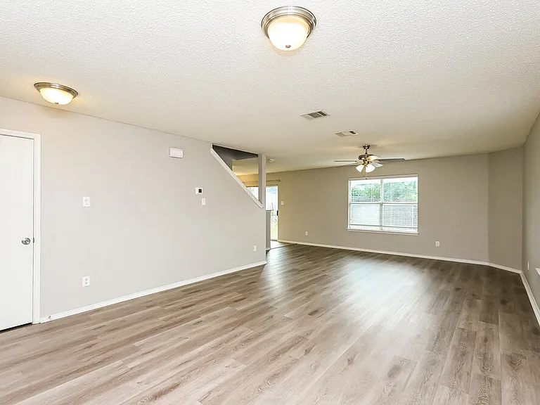 949 Canary Dr — Photo 6