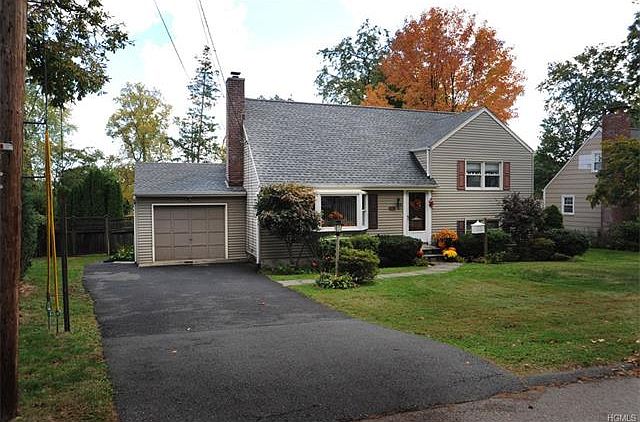 1st image of 61 Tower Hill Dr