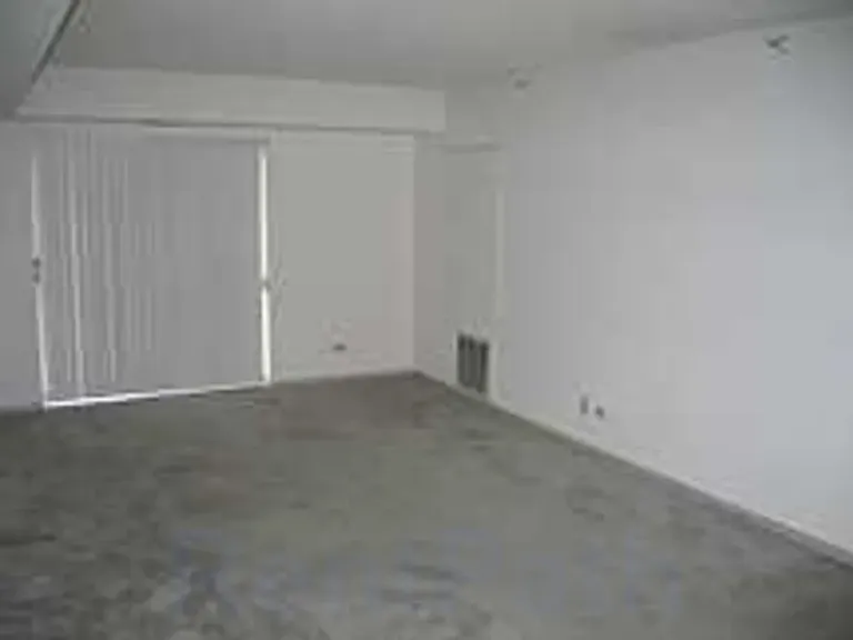 Elmhurst Place — Photo 4