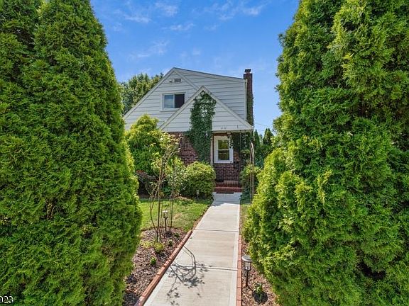 2nd image of 13 Fair Lawn Pkwy #1X