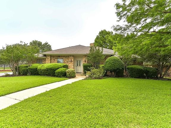 2nd image of 2215 Wimbledon Dr
