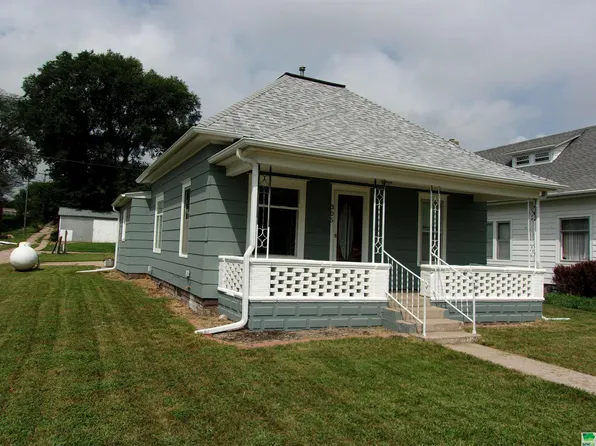 305 Louis St, Newcastle, NE 68757