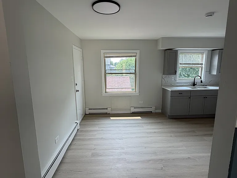 7810 S Escanaba Ave #1 — Photo 3