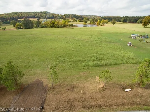 3406 Albatross Dr, Mountainburg, AR 72946