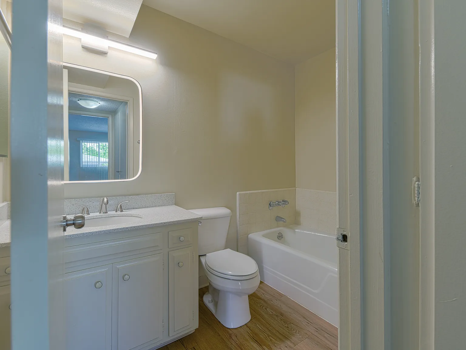 1 bed, 1005 sqft, $2,695 — Photo 2