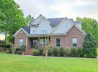 4443 Meadow Lake Dr, Tupelo, MS 38801