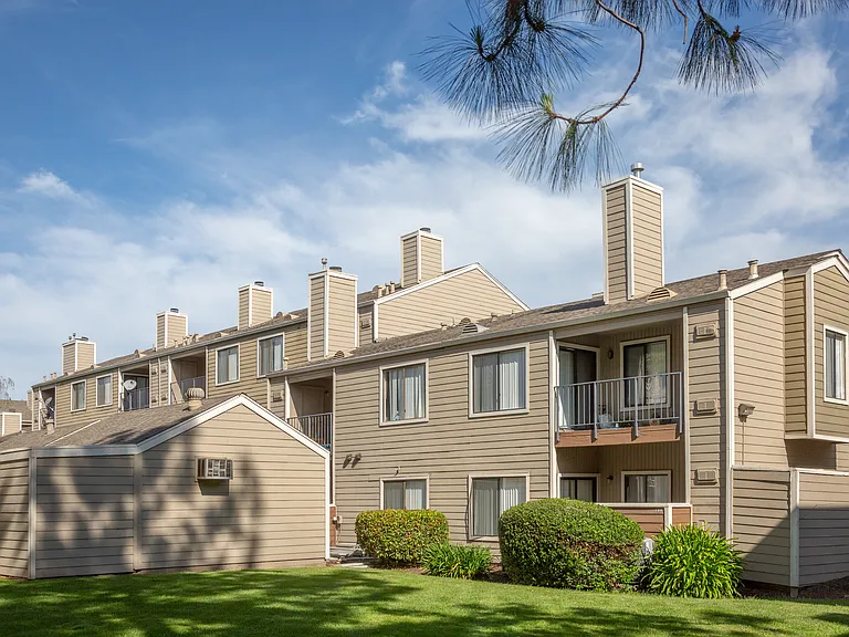 California Place Apartments — Photo 15