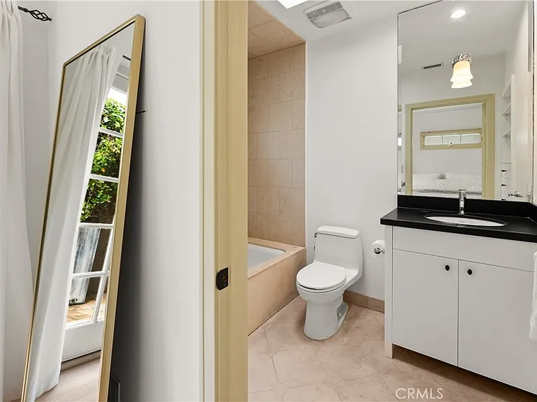 708 Westbourne Dr — Photo 23