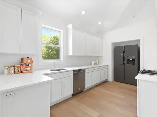 21 Montauk Hwy #11 #11, Westhampton, NY 11977