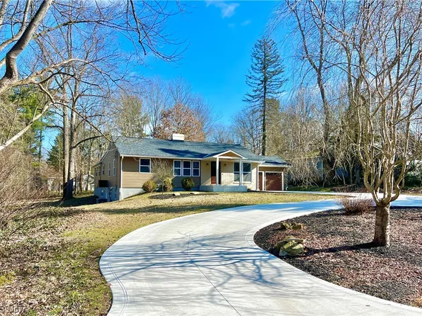 7632 Birchmont Dr, Chagrin Falls, OH 44022