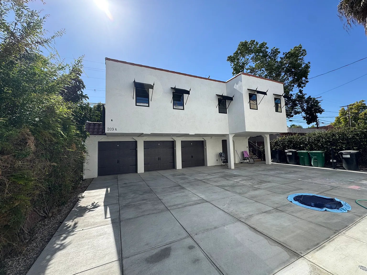 209 S Arnaz Dr — Photo 3
