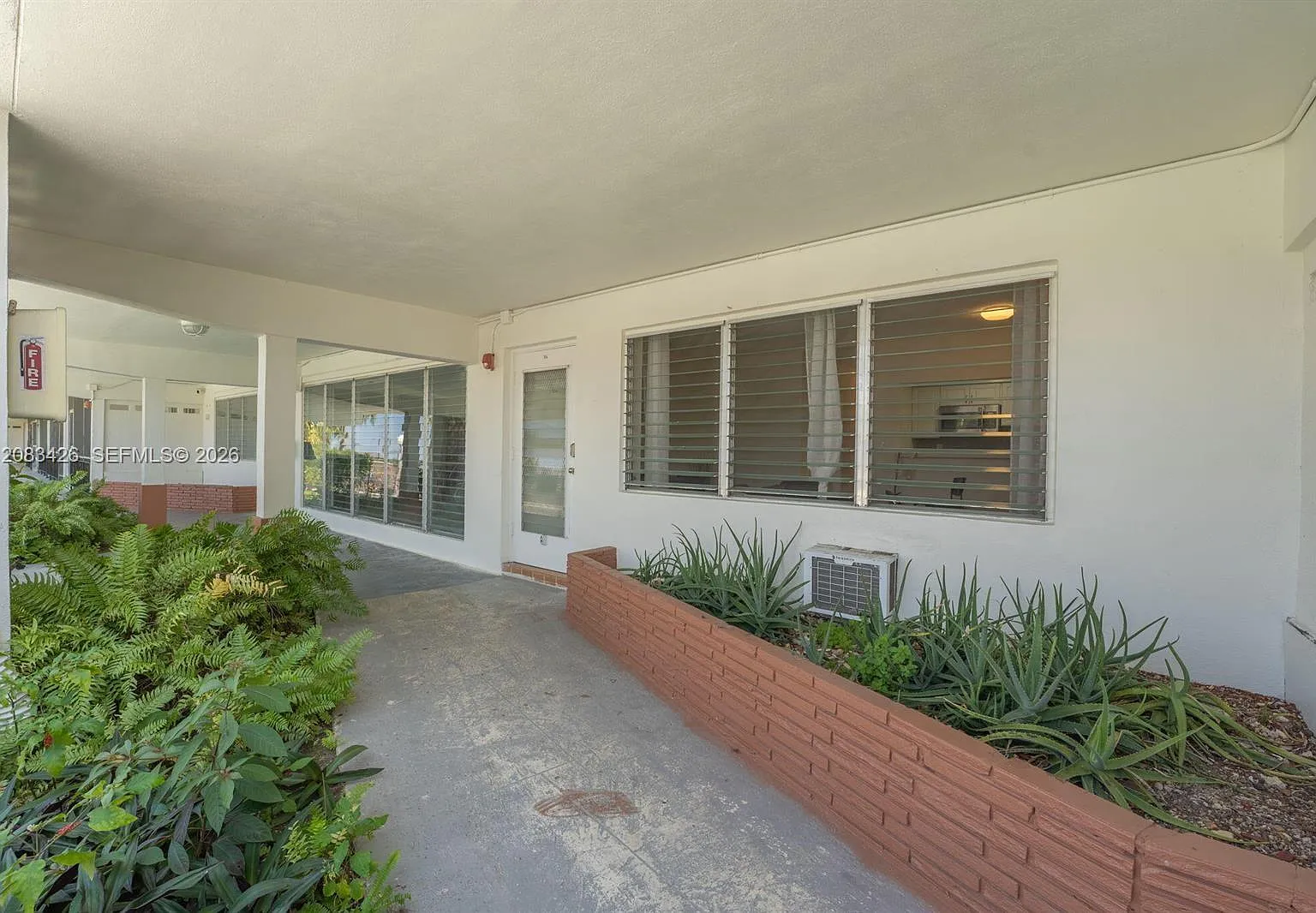 Floridian Arms Condo — Photo 4
