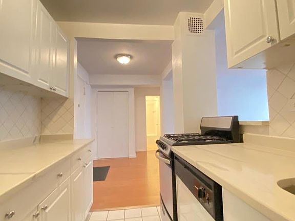 4th image of 140 E 56th St #3DD