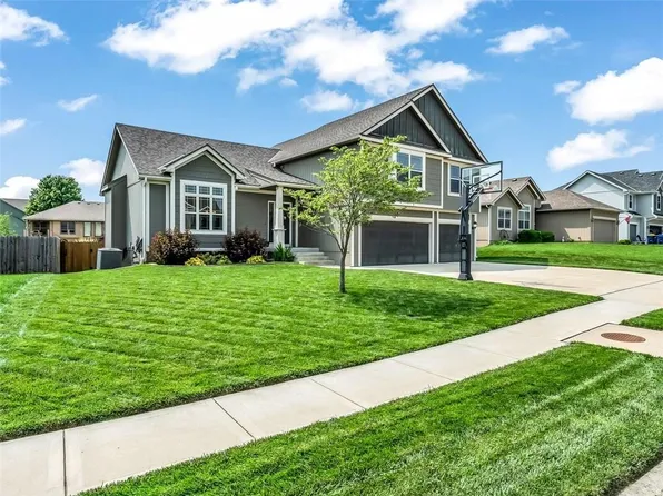 14606 Green Castle St, Smithville, MO 64089