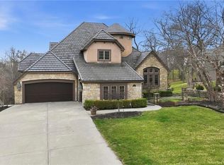 7060 N National Dr, Parkville, MO 64152