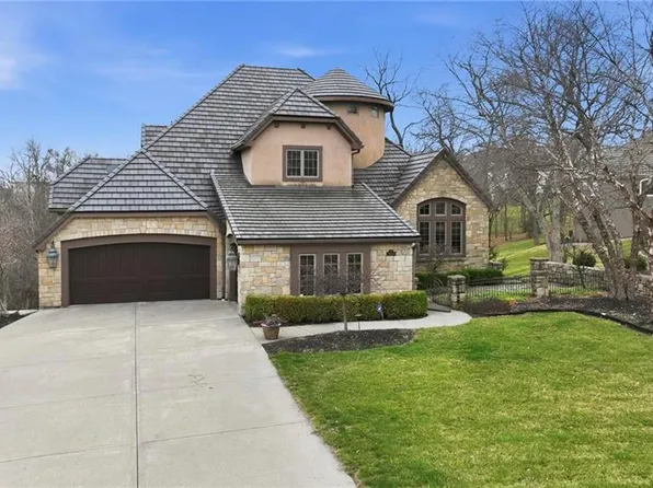 7060 N National Dr, Parkville, MO 64152