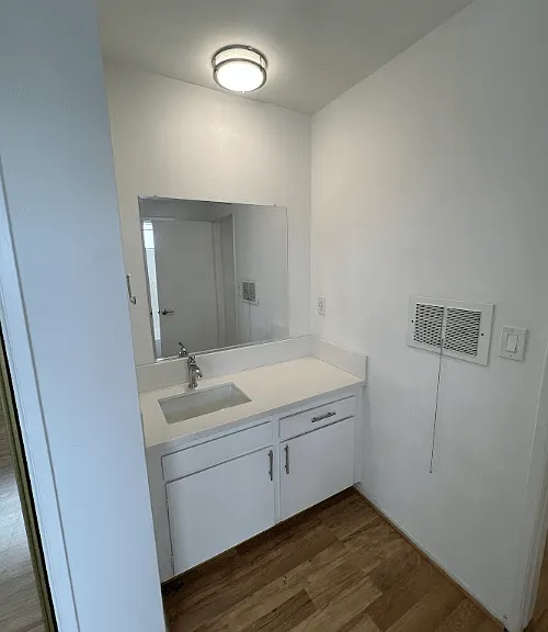 Vernon Avenue Apartments — Photo 7