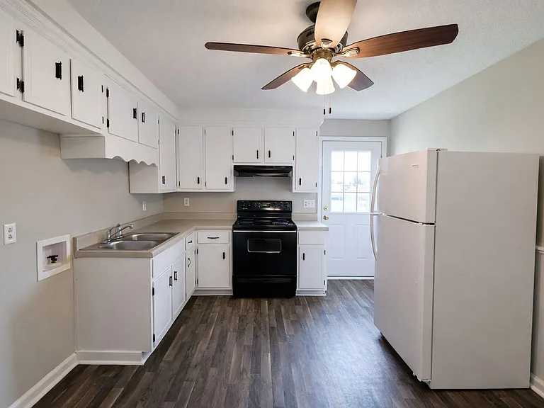 145 Tandy Dr — Photo 2