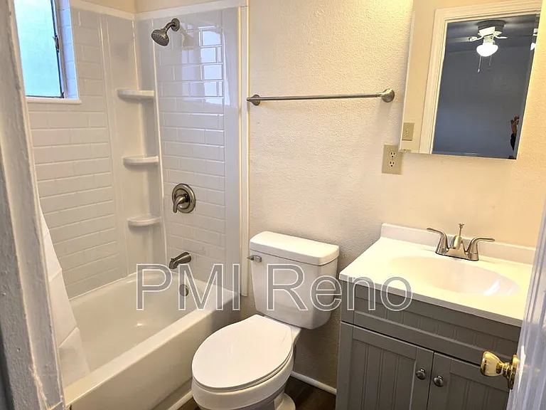 445 Roberts St #B — Photo 8