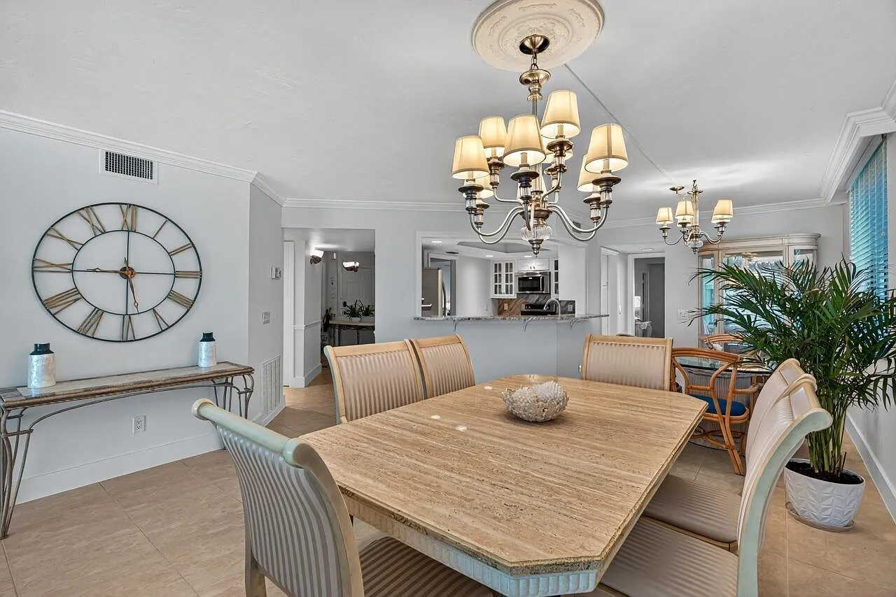 3 bed, 3.0 bath, 2300 sqft, $8,500 — Photo 4