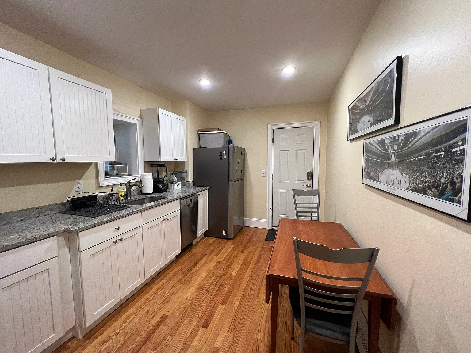 2 bed, 900 sqft, $3,400 — Photo 3