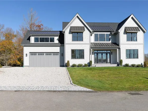 1 Stone Bridge Dr, Middletown, RI 02842