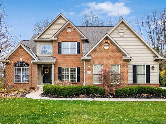 2nd image of 13279 Canyon Ln NW
