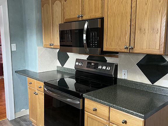 3rd image of 3715 Warren Ave