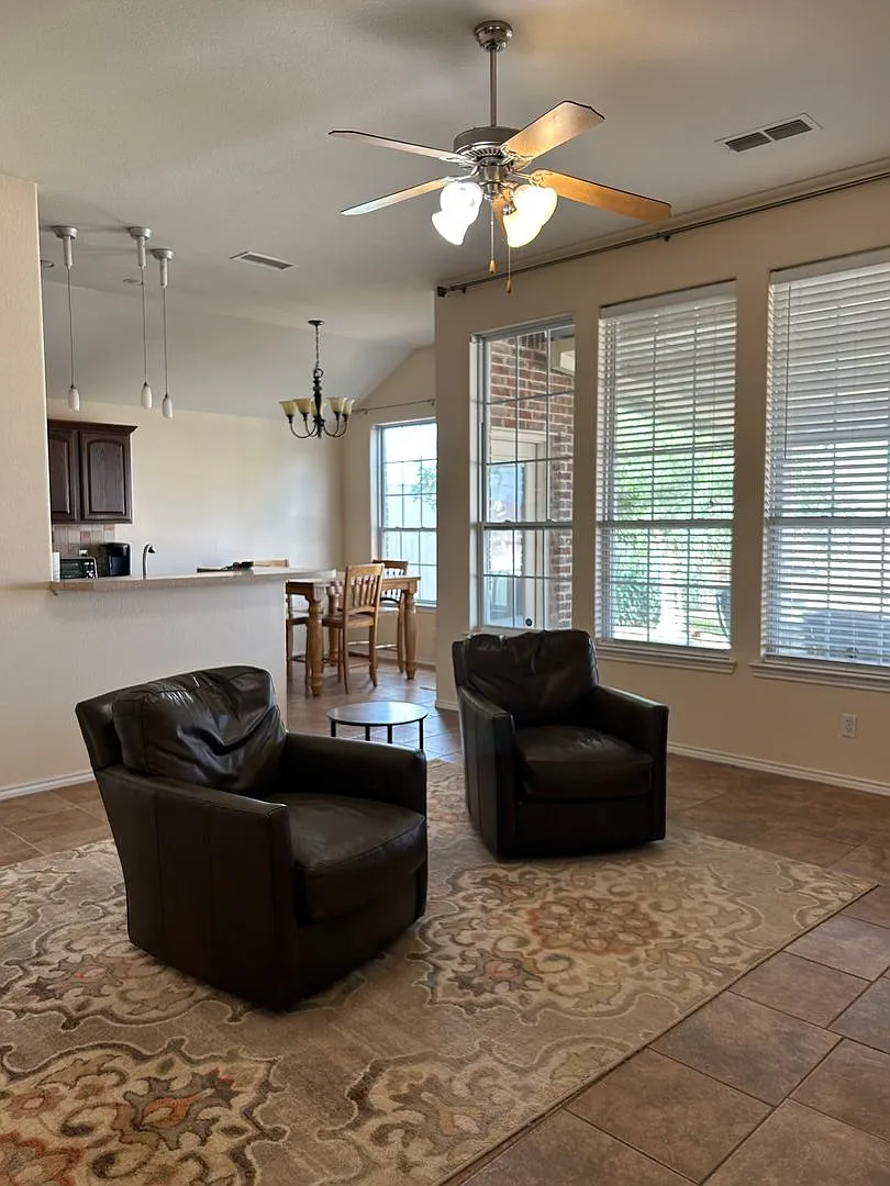 Beautiful Home in Stonegate!! — Photo 3