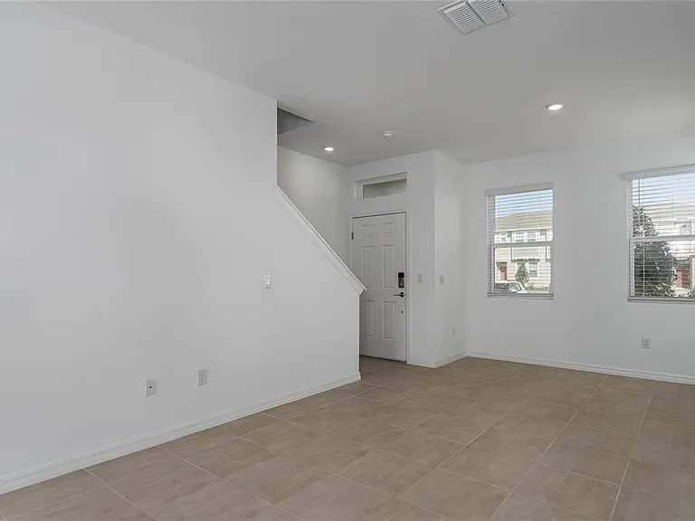 6106 Fairmont Ln — Photo 4