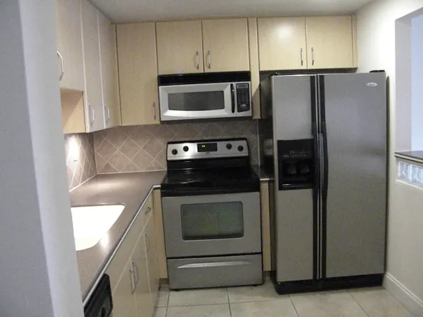 1450 N Riverside Drive #207, Pompano Beach, FL 33062