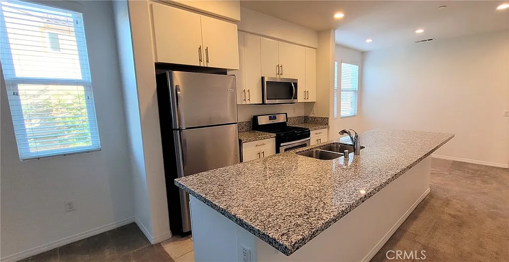 4 bed, 1700 sqft, $4,500 — Photo 2