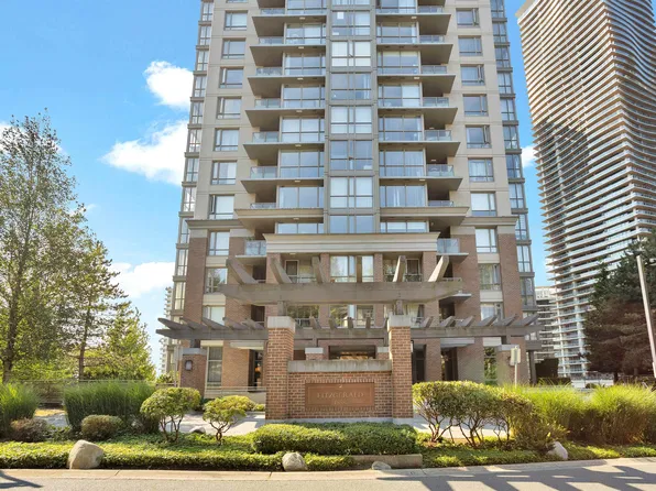 4888 Brentwood Dr #905, Burnaby, BC V5C 0C6