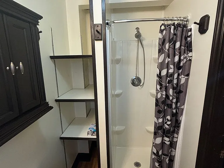 2443 Loomis Dr — Photo 8