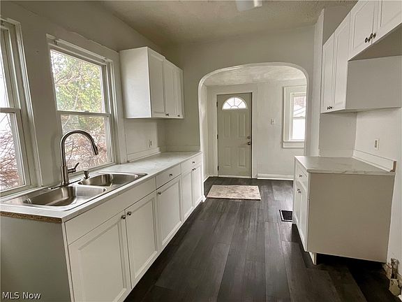 5th image of 425 Spaulding St